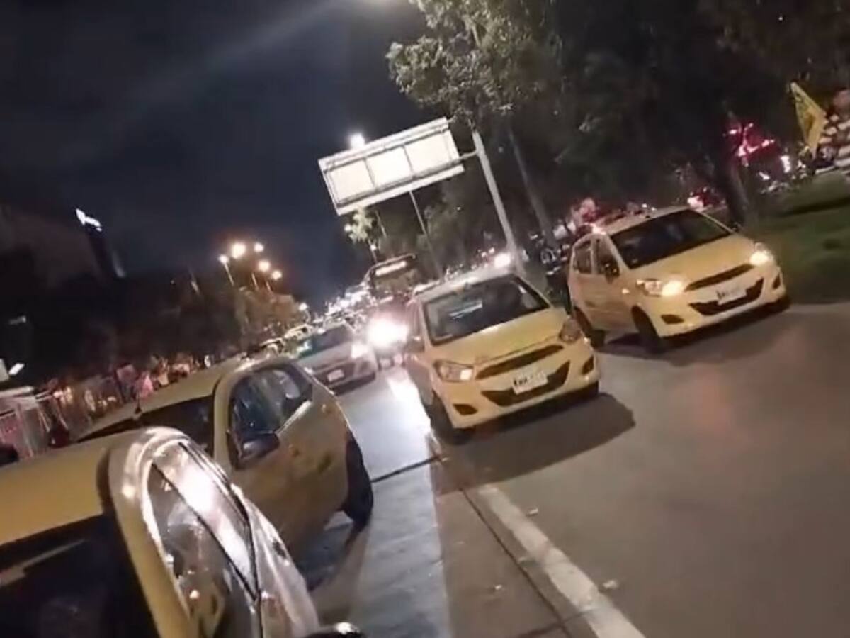 Protesta de taxistas en Bogotá bloqueó acceso al Aeropuerto El Dorado