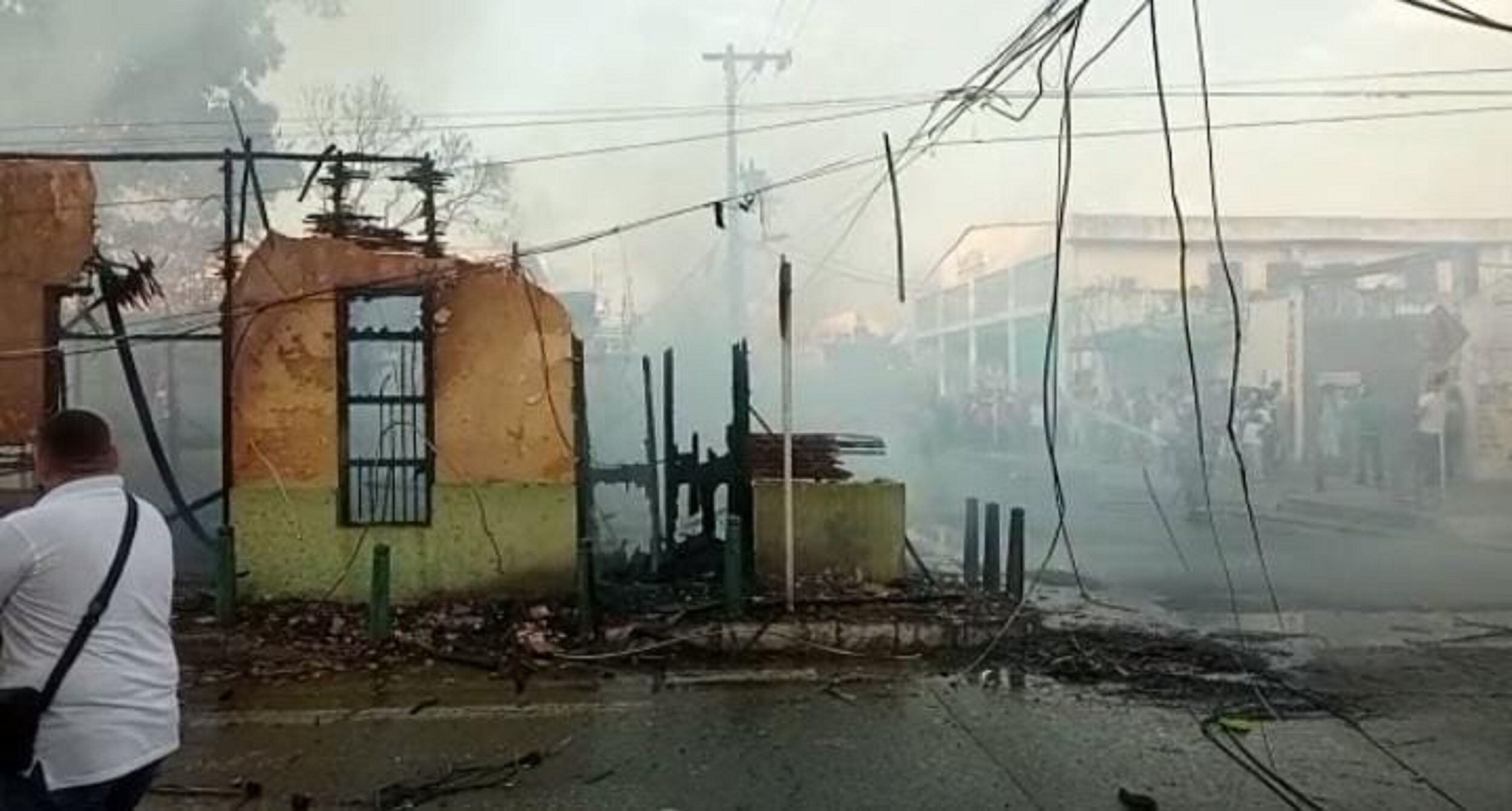 Incendio consumió una vivienda en el centro de la ciudad de Montería. Foto: Captura de video.