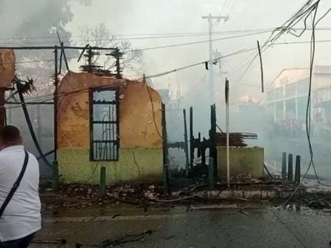Incendio consumió una vivienda en el centro de la ciudad de Montería. Foto: Captura de video.