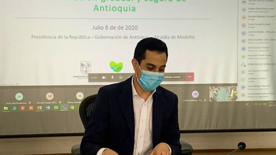 Federico Hoyos anunció que la prueba dio positivo y que sus síntomas son moderados.. Foto: Twitter