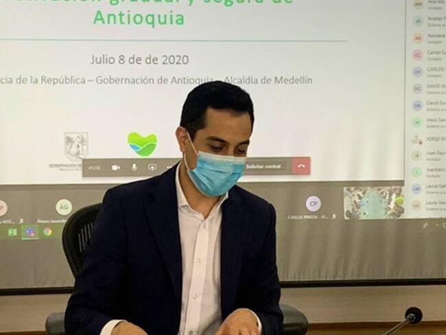 Federico Hoyos anunció que la prueba dio positivo y que sus síntomas son moderados.. Foto: Twitter