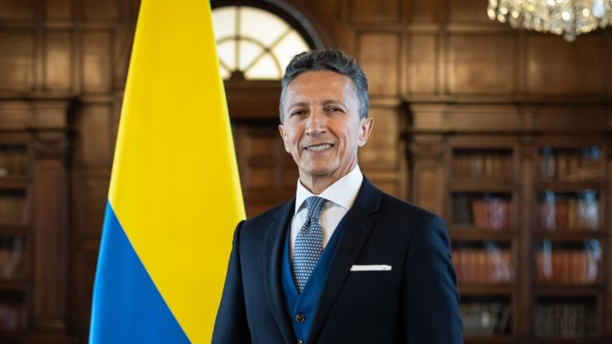 Javier Higuera, a quien sacaron de Embajada en Dinamarca para nombrar a exministra, será cónsul en Madrid