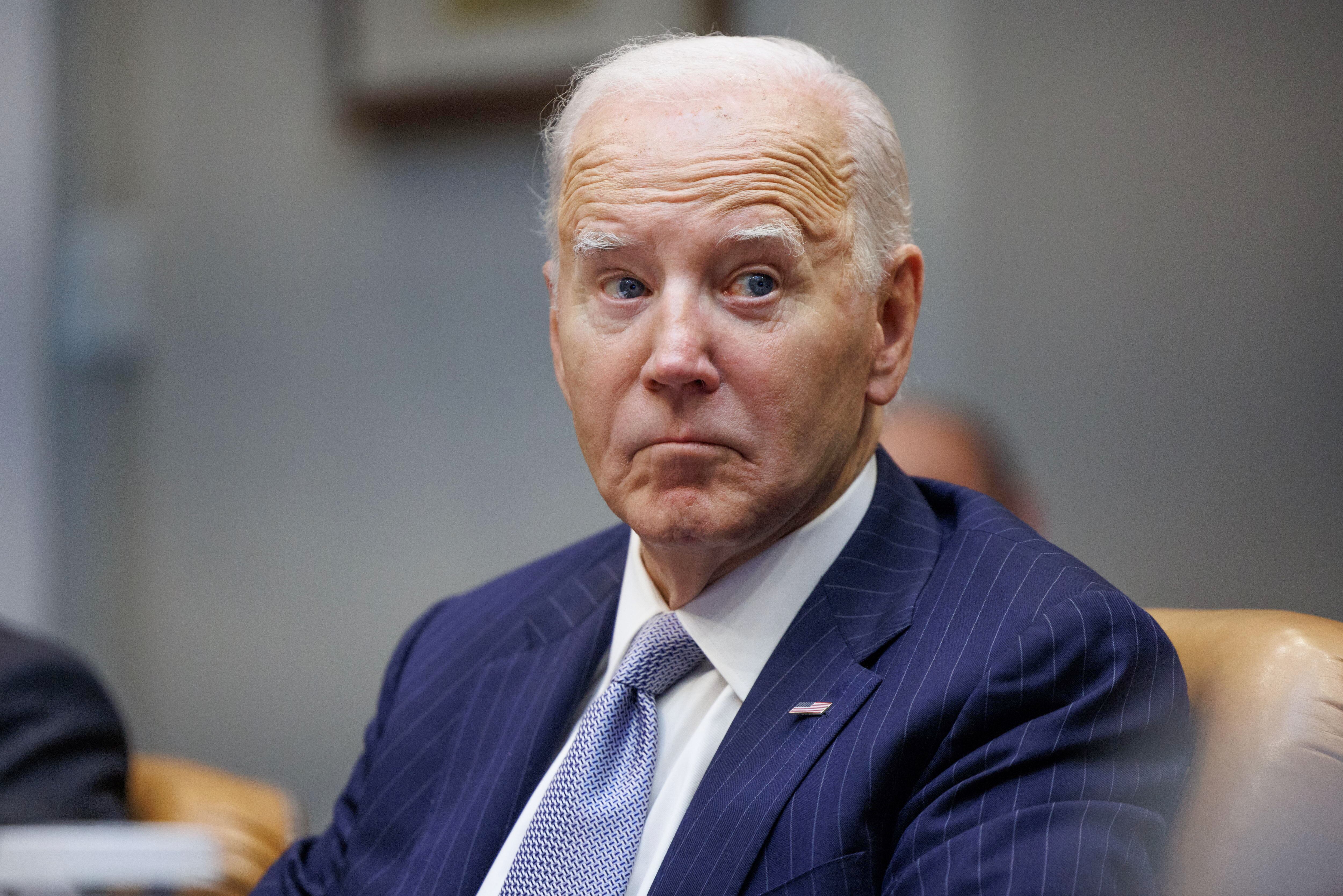 Washington (United States), 11/10/2024.- US President Joe Biden gives an update on Hurricane Milton recovery efforts in the Roosevelt Room of the White House in Washington DC, USA, 11 October 2024. Vice President Harris joined via teleconference. EFE/EPA/AARON SCHWARTZ / POOL