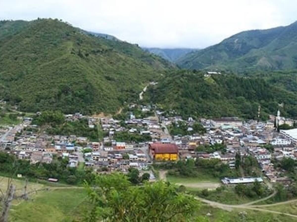 Hostigamientos de las disidencias en el oriente del Cauca dejaron una civil herida