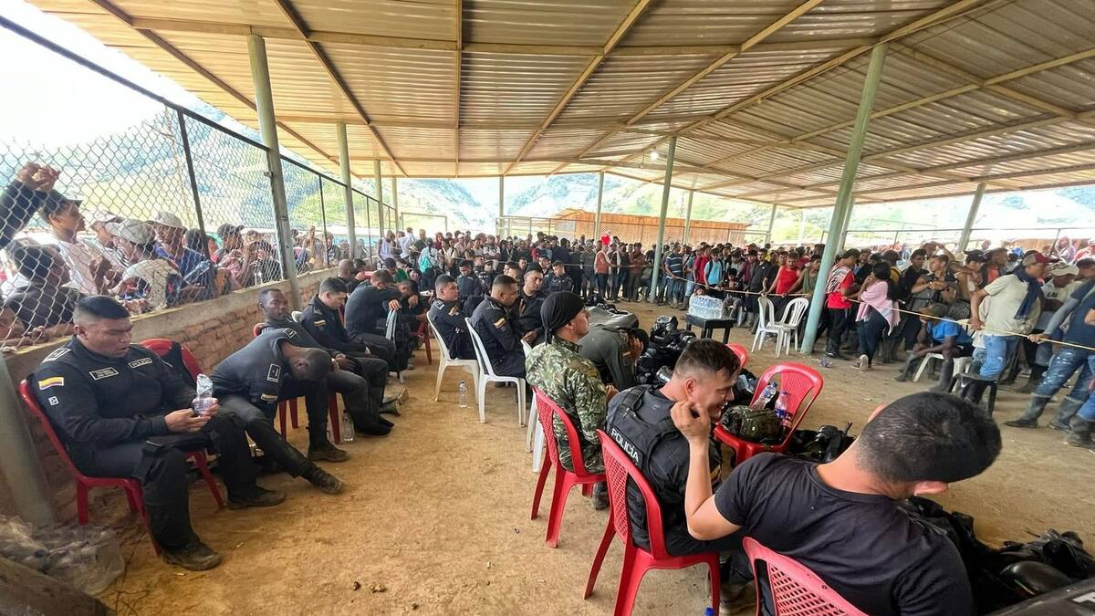 Revelan fotos de los 29 miembros de la fuerza pública que están secuestrados por comunidad en Cauca