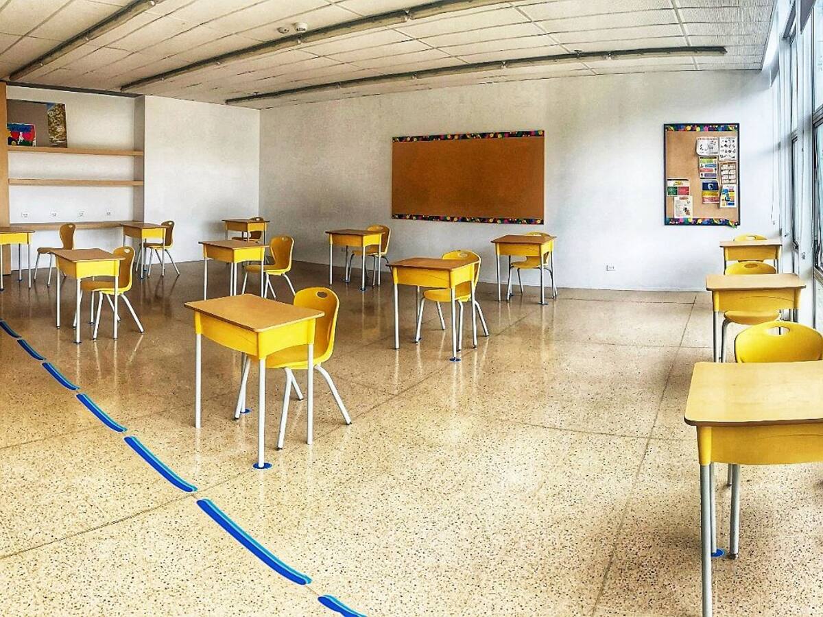 Más de 800 niños, sin clases por intensos combates en Argelia, Cauca