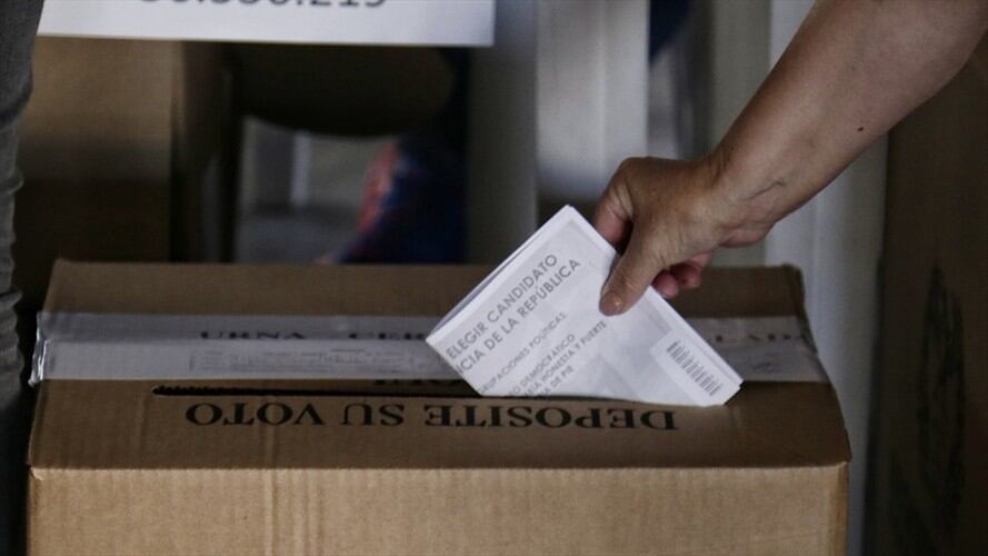 Seis precandidatos presidenciales cumplieron con las firmas para participar en las elecciones. Foto: Colprensa