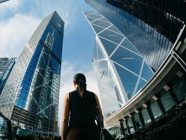 La aplicación le hace una descripción a las personas que no pueden ver sobre lo que hay a su alrededor. Foto: Getty Images