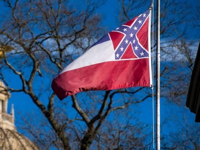 La cruz azul en diagonal jalonada con pequeñas estrellas blancas sobre fondo rojo representó a los estados del Sur, opuestos a la abolición de la esclavitud. Foto: Getty Images
