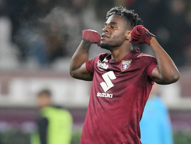 Turin (Italy), 04/12/2023.- Torino's Duvan Zapata celebrates after scoring the 3-0 goal during the Italian Serie A soccer match between Torino FC and Atalanta BC, in Turin, Italy, 04 December 2023. (Italia) EFE/EPA/ALESSANDRO DI MARCO