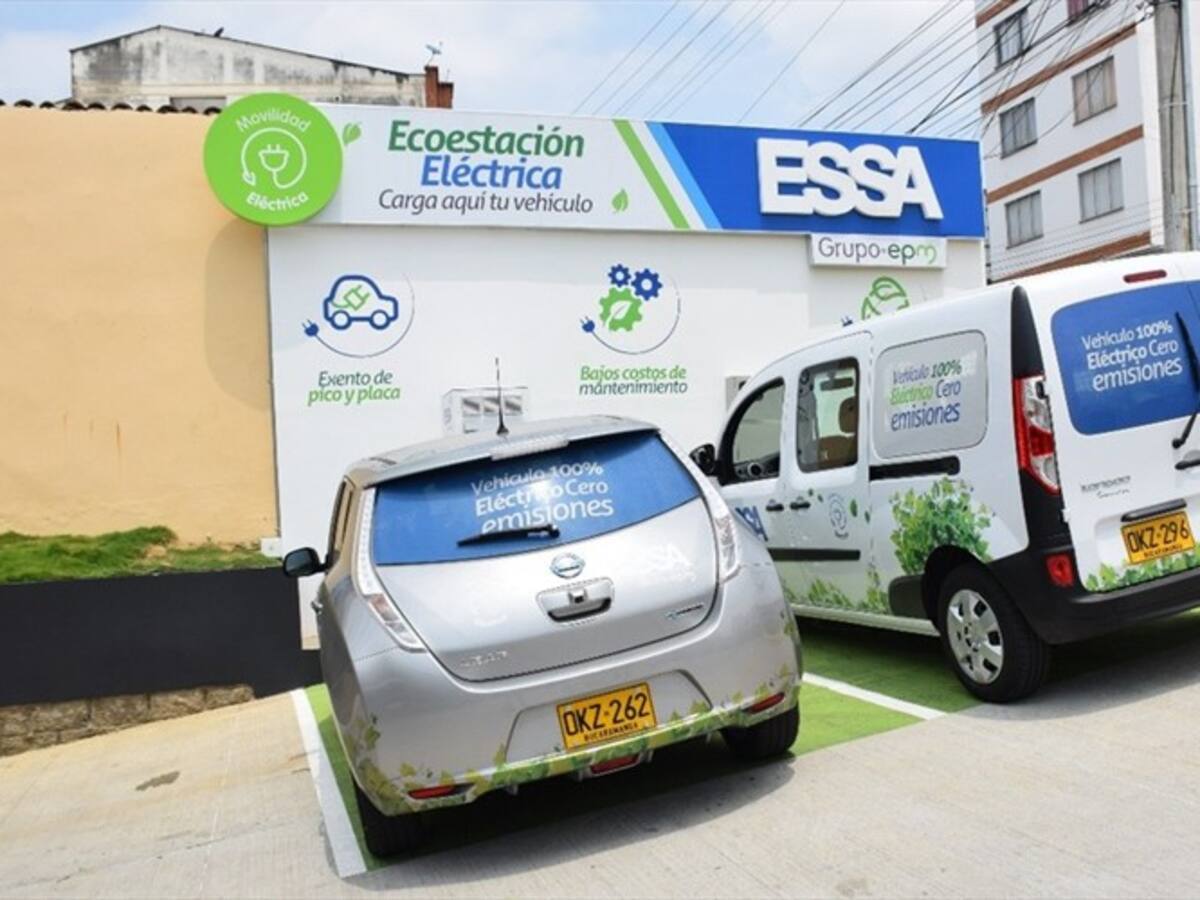 Primera ecoestación eléctrica de la región para cargar dos vehículos simultáneamente