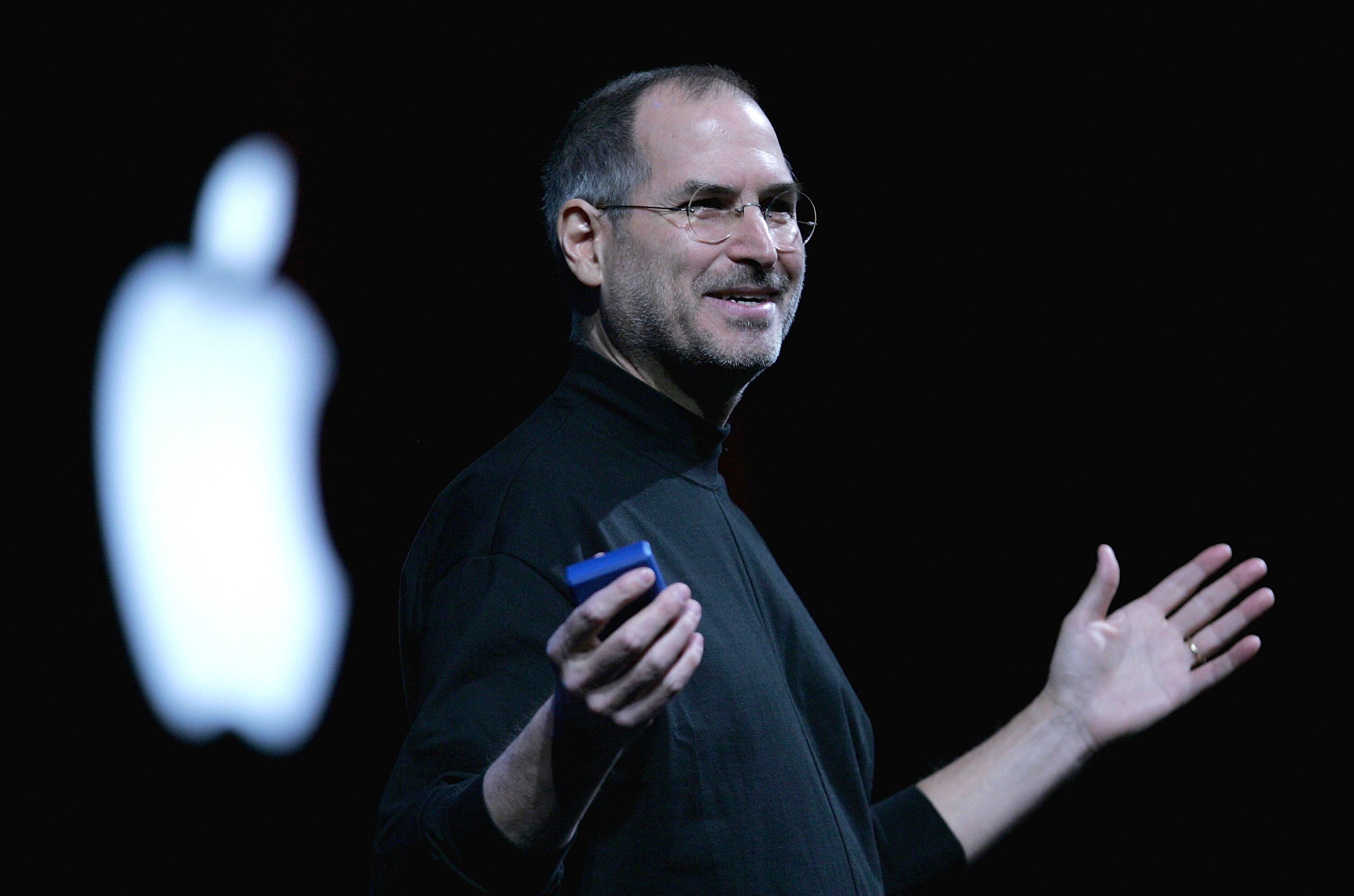 SAN FRANCISCO - JANUARY 11: Apple CEO Steve Jobs delivers a keynote address at the 2005 Macworld Expo January 11, 2005 in San Francisco, California. (Photo by Justin Sullivan/Getty Images)