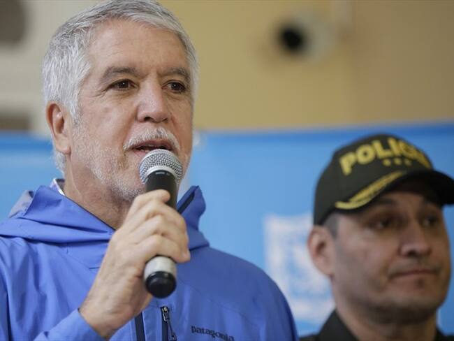 Enrique Peñalosa da declaraciones sobre explosión en escuela de cadetes en Bogotá