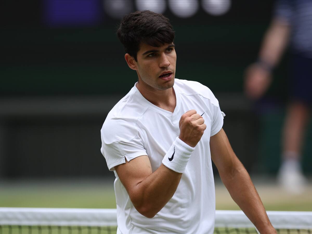 Carlos Alcaraz derrotó a Daniil Medvédev y clasificó a la final de Wimbledon