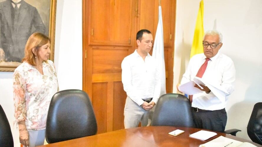 Toma posesión gobernador ad hoc para elecciones en Magdalena. Foto: Cortesía Gobernación del Magdalena