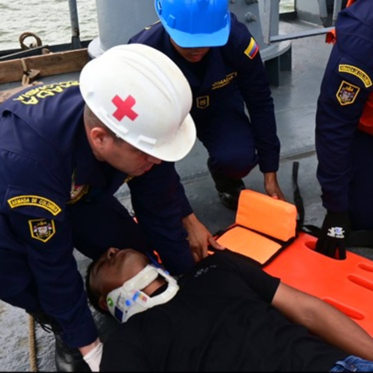 Armada rescata a cuatro extranjeros tras naufragio en el río Inírida