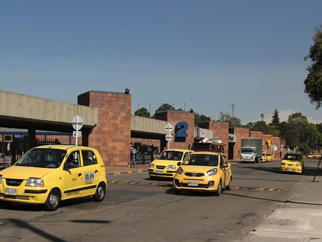 Comienzan a operar los taxis inteligentes en Bogotá