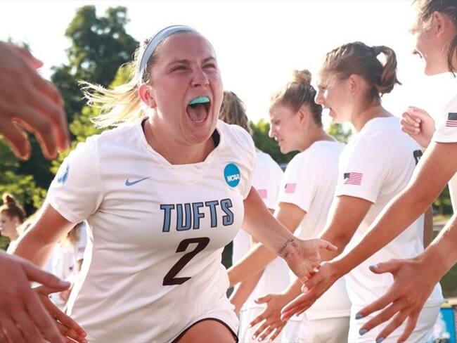 Madie Nicpon, la # 2 de los Tufts en el Campeonato de Lacrosse Femenino División III celebrado en el Kerr Stadium. Foto: Getty Images/Grant Halverson