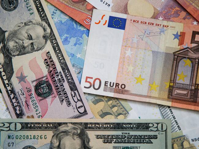 El euro alcanza la paridad con el dólar por primera vez en dos décadas