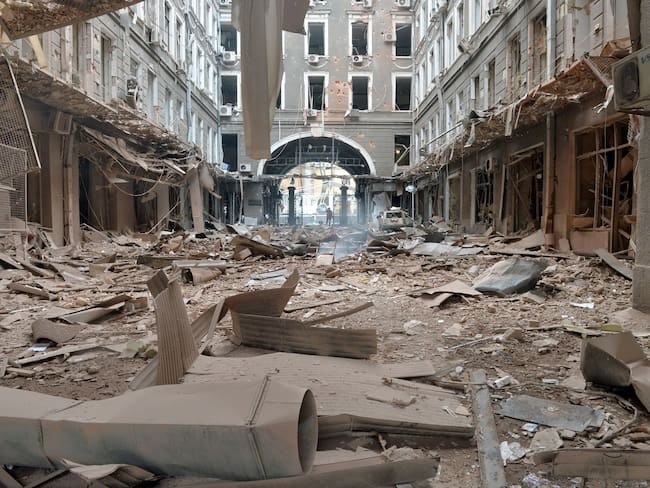 Los desastres en la ciudad de Járkov, Ucrania, tras los avances rusos el pasado 2 de marzo de 2022. (Photo by Sergey BOBOK / AFP) (Photo by SERGEY BOBOK/AFP via Getty Images)