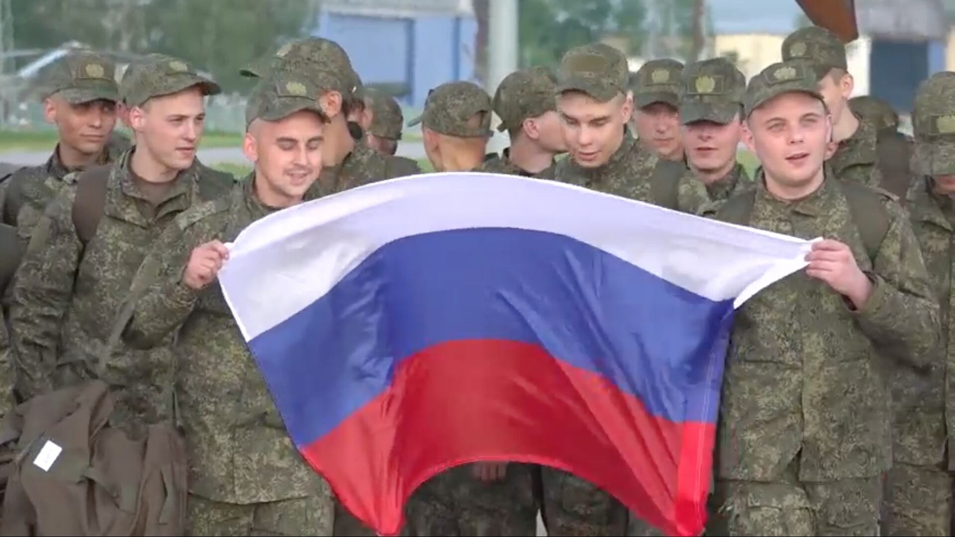 Primer grupo de soldados rusos entregados por las autoridades ucranianas. FOTO: Russian Defense Ministry/Anadolu via Getty Images