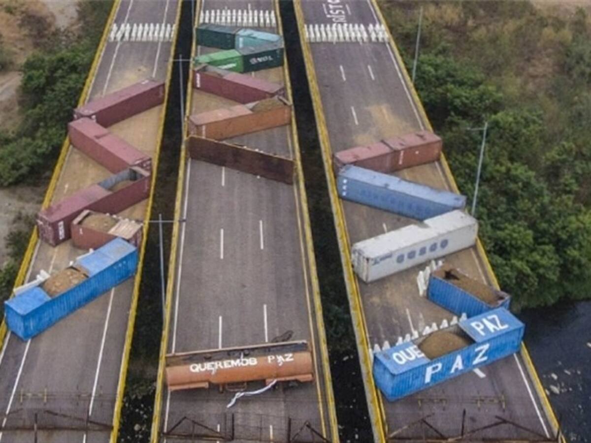 Autoridades venezolanas aumentan bloqueos en el puente internacional Tienditas