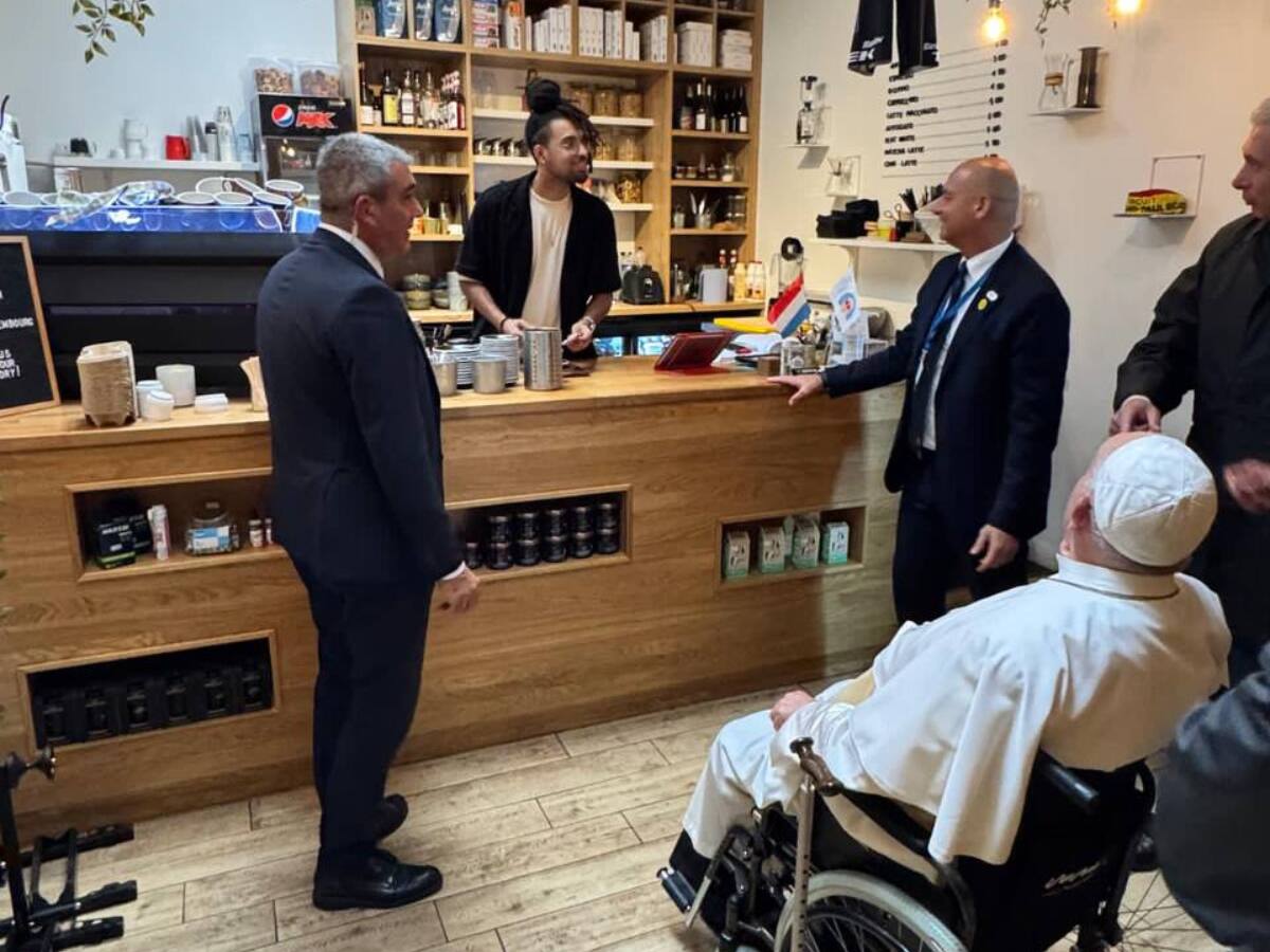 Papa Francisco salió a tomarse un café en Luxemburgo