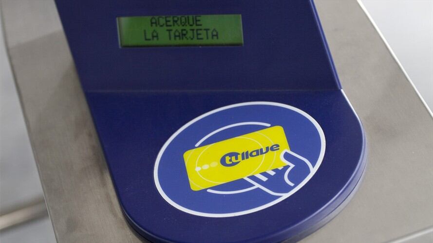 La banda estaba conformada por 14 personas que vendían pasajes a precios bajos en detrimento de los beneficios que brinda el Distrito. . Foto: Colprensa