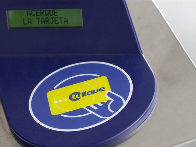 La banda estaba conformada por 14 personas que vendían pasajes a precios bajos en detrimento de los beneficios que brinda el Distrito. . Foto: Colprensa