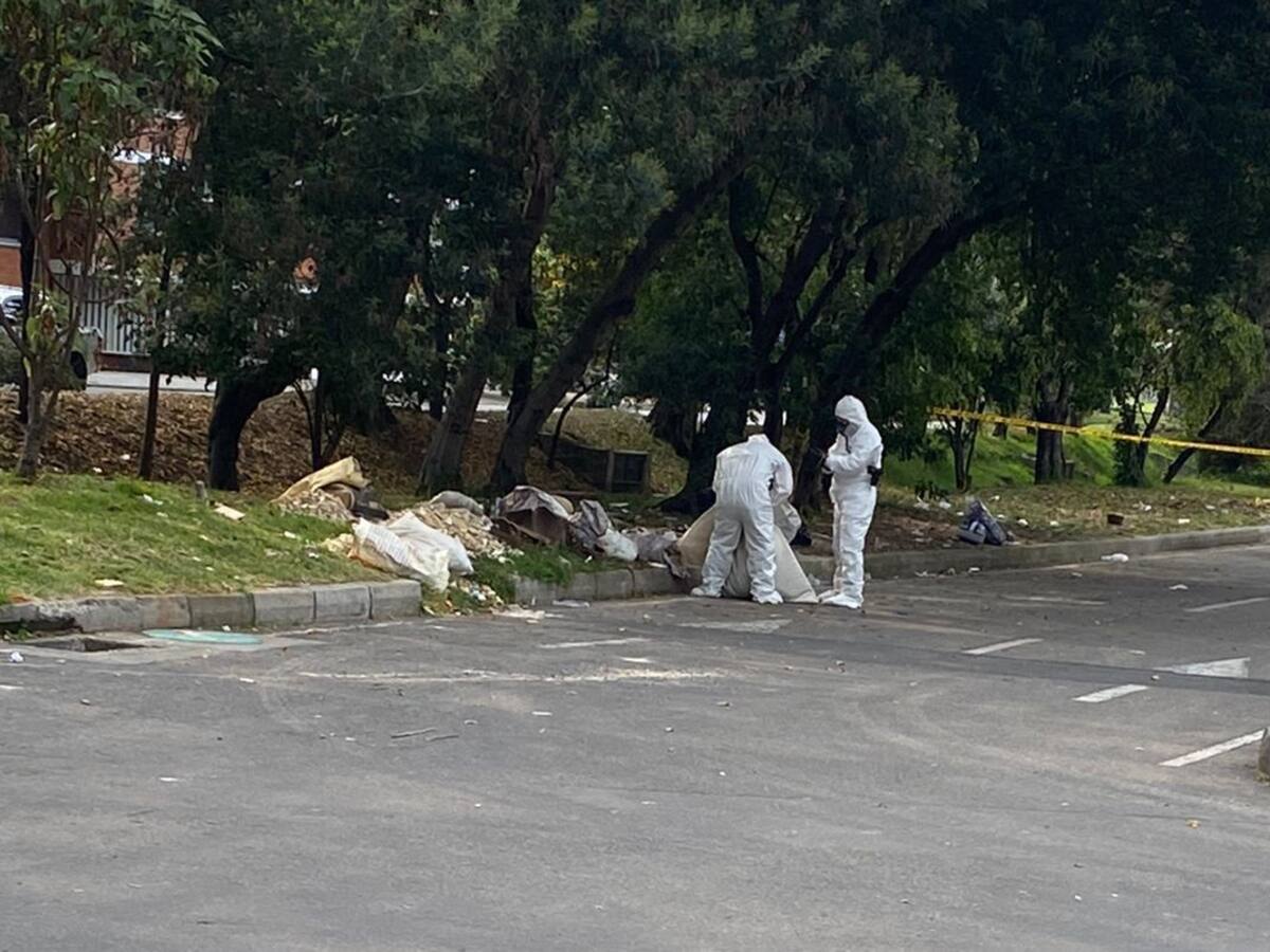 Desde un carro negro se habrían arrojado restos humanos encontrados en Bogotá