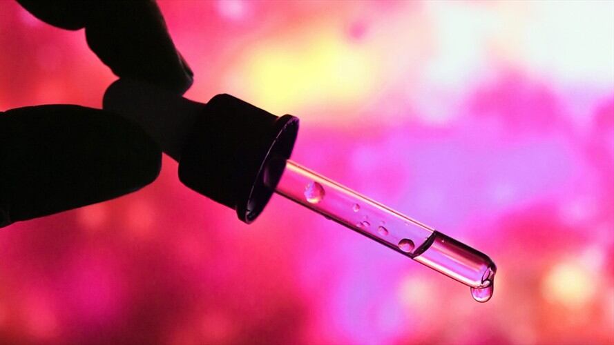 SIC emite órdenes prohibiendo la comercialización del Dióxido de cloro a través del comercio electrónico. Foto: Getty Images / PRISCILA ZAMBOTTO