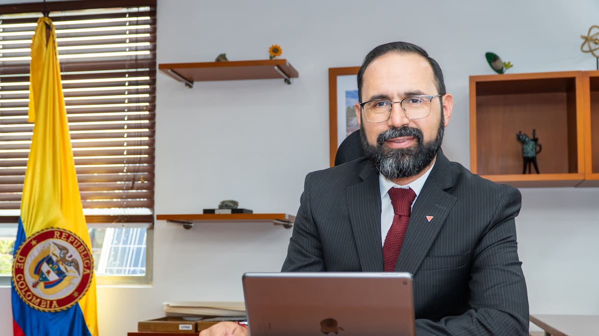 Venimos en el propósito de bajar las tarifas de energía: Andrés Camacho, ministro de Minas