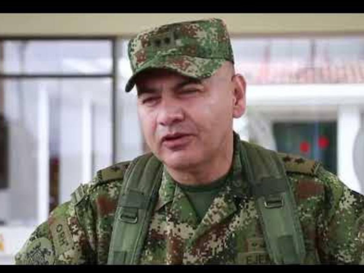 General Rojas asegura que denuncias por acoso sexual y vínculos con grupos son “montajes”