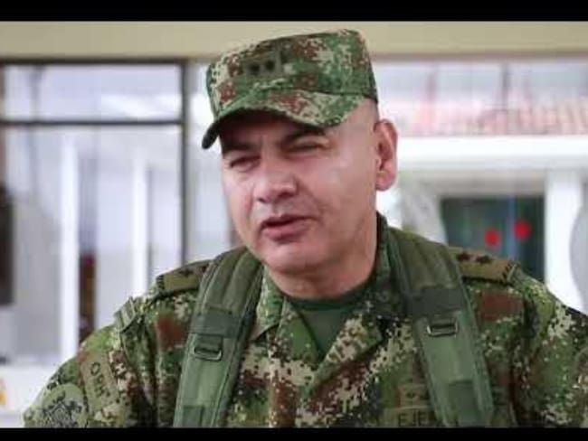 General Rojas asegura que denuncias por acoso sexual y vínculos con grupos son “montaje”