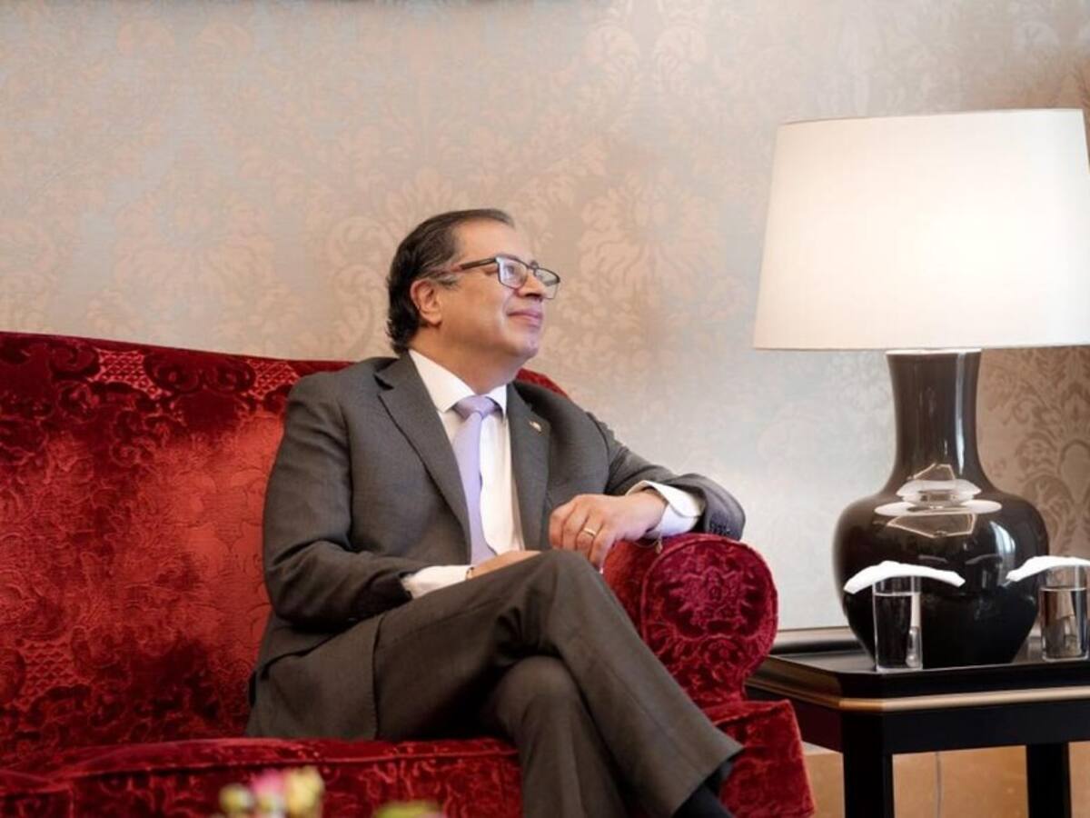 Es el aumento más grande en la historia: Petro tras acuerdo salarial para sector público