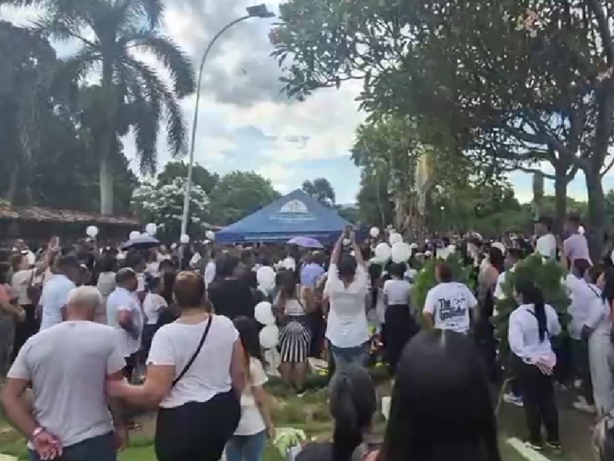 Así despidieron a Juan Diego Martínez, de 17 años, víctima del atentado con explosivos en Cali. Foto: Captura de pantalla.
