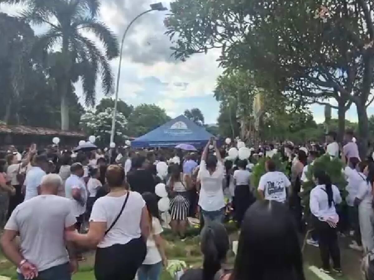 Así despidieron a Juan Diego Martínez, de 17 años, víctima del atentado con explosivos en Cali