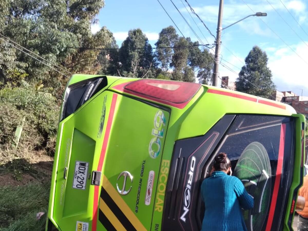 Accidente de ruta escolar en Bogotá dejó 16 estudiantes heridos