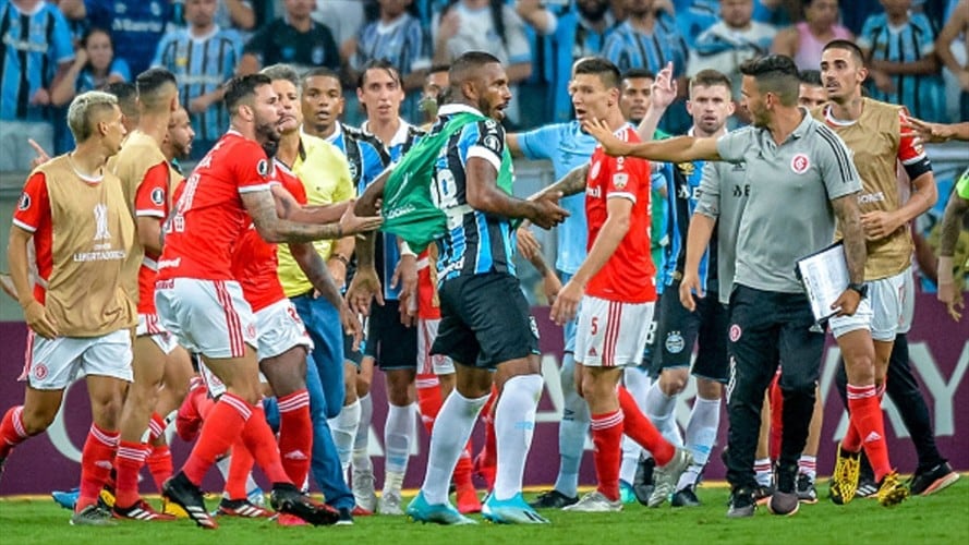 Batalla campal entre jugadores de Gremio e Inter deja ocho expulsados. Foto: Getty Images