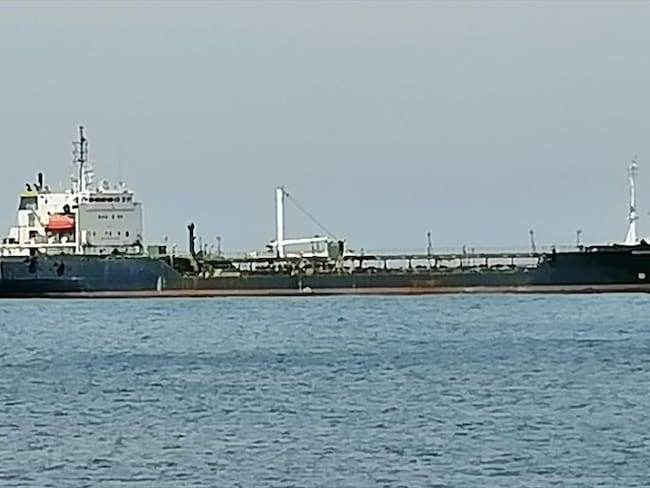 DIMAR investiga buque abandonado en la bahía de Santa Marta con 15 tripulantes. Foto: DIMAR