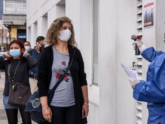 La comunidad académica de la facultad nacional de salud pública ‘Héctor Abad Gómez’ de la Universidad de Antioquia manifestó su preocupación por la situación y evolución de la pandemia COVID-19. Foto: Getty Images