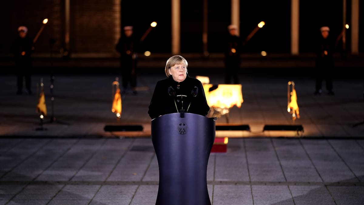 En Alemania, Angela Merkel se despide con honores de sus funciones como canciller