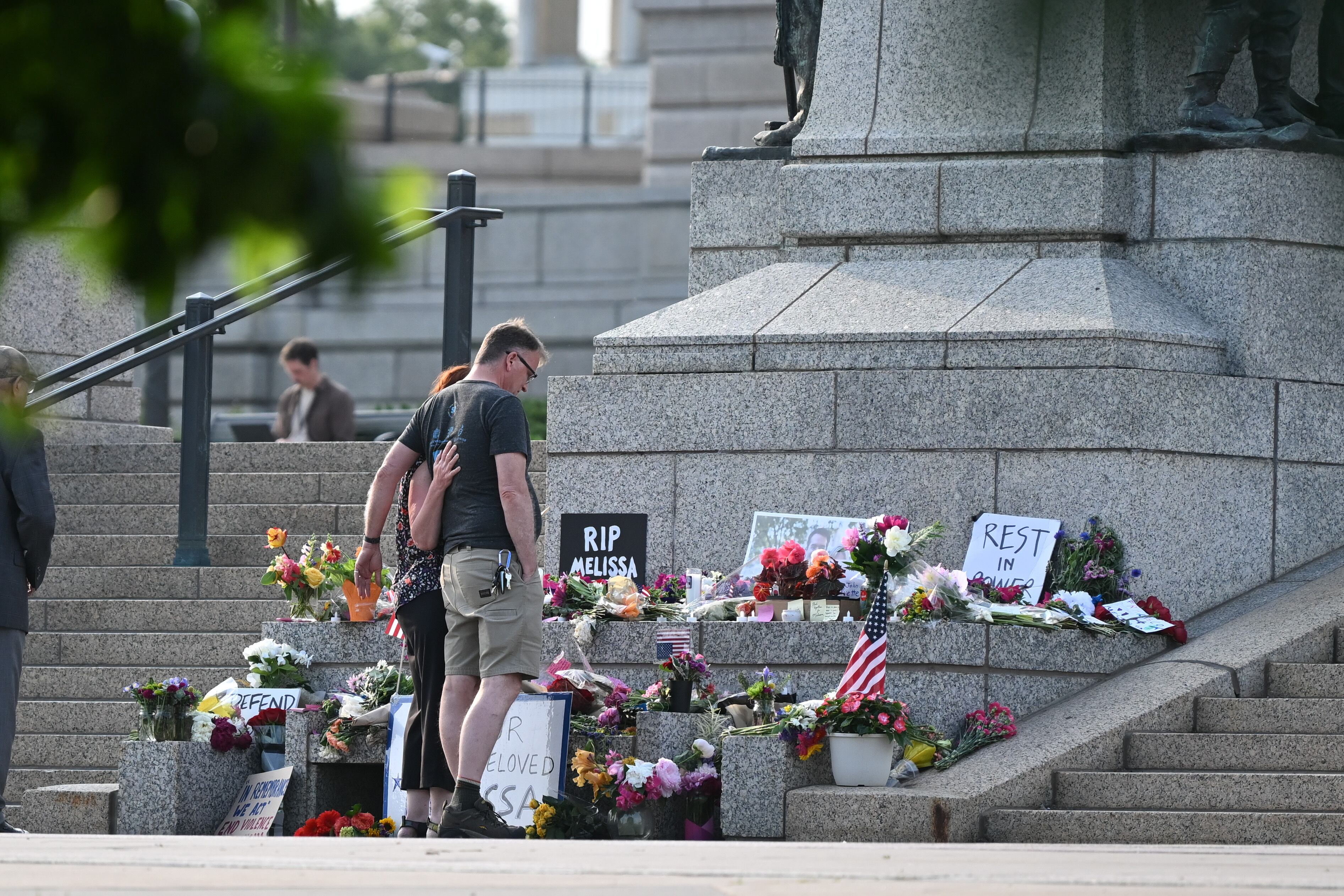 Memorial de la representantes de Minnesota, Melissa Hortman. FOTO: EFE/EPA/CRAIG LASSIG