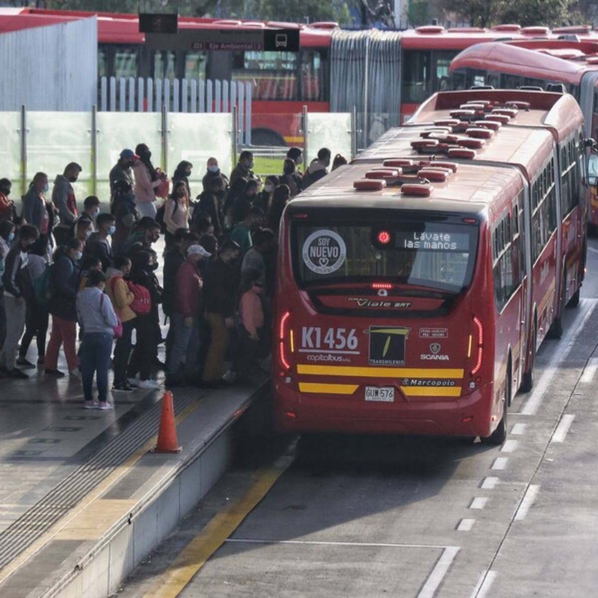 ‘Tarifa cero’ en transporte aumentaría costo de luz entre $63 y $136 mil por hogar: ANIF