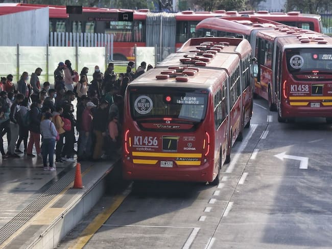 Transmilenio: consulte cambio de rutas y novedades siguiendo estos pasos. Imagen de referencia de TransMilenio. Foto: Colprensa.