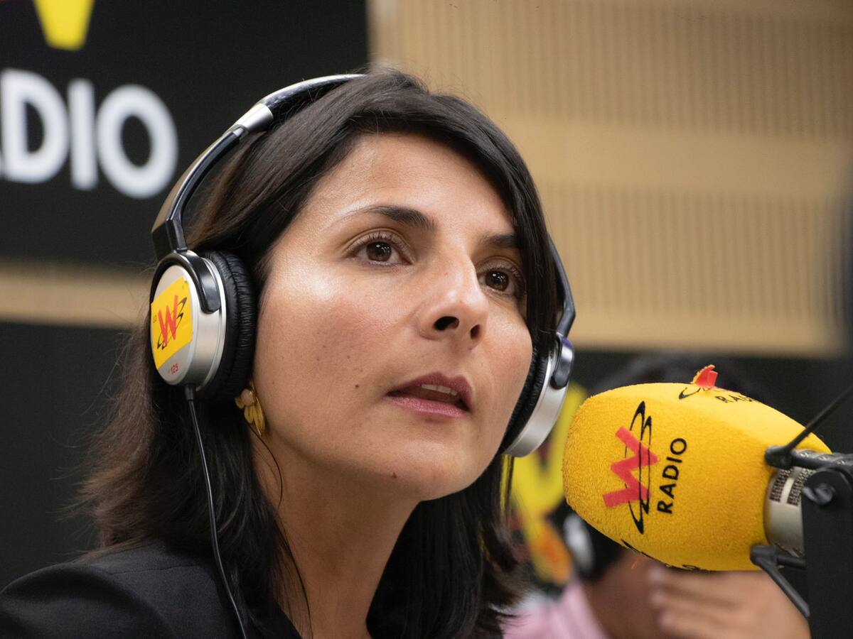 Irene Vélez sigue como ministra de Minas: fracasó moción de censura en la Cámara