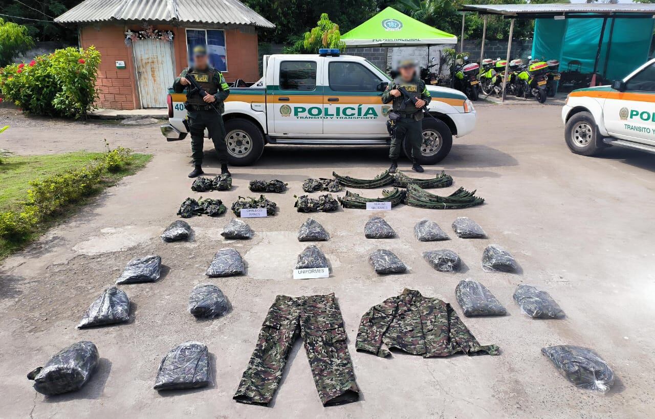 Incautan uniformes de uso privativo de las Fuerzas Militares en Córdoba. Foto: Policía.