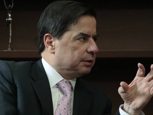 El ministro del Interior, Juan Fernando Cristo, antes del mes de mayo se habrá completado el proceso de desarme. Foto: Colprensa
