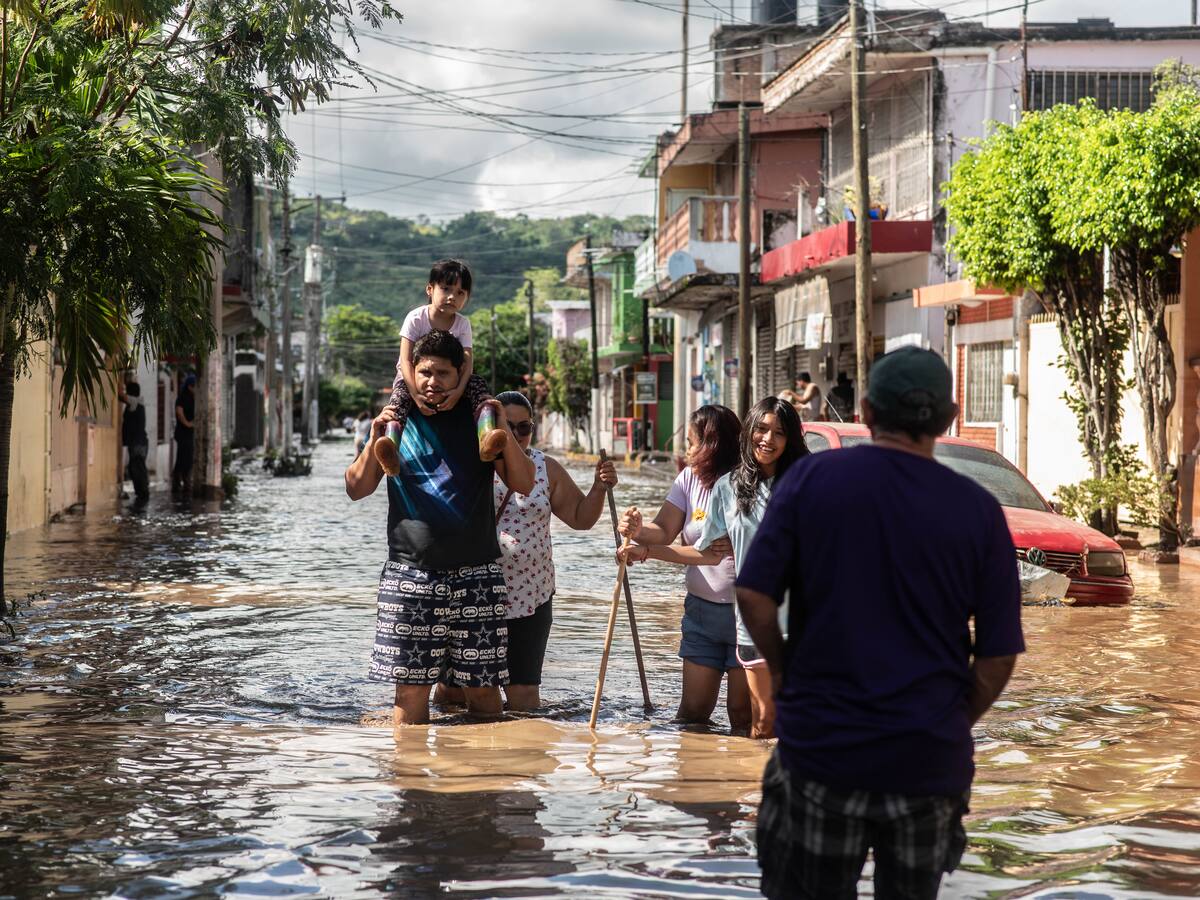 Aumenta muerte y destrucción por intensas lluvias en México