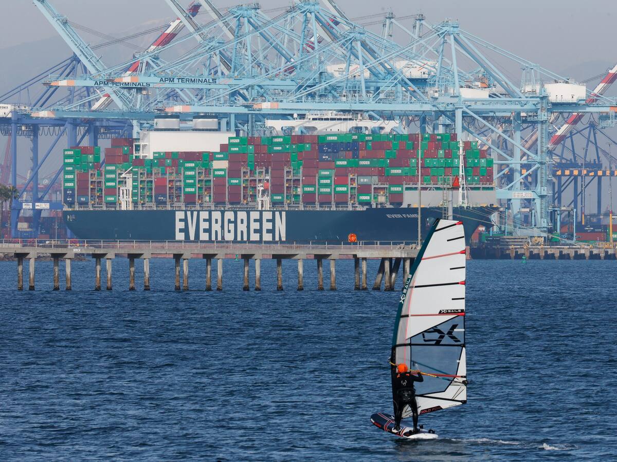 China responde a las medidas de Trump con aranceles sobre hidrocarburos y vehículos estadounidenses